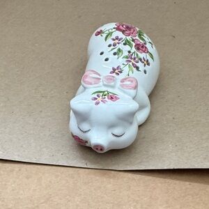 VINTAGE 1978 Avon Ceramic Pig with Pink Floral Design fragrance power holder